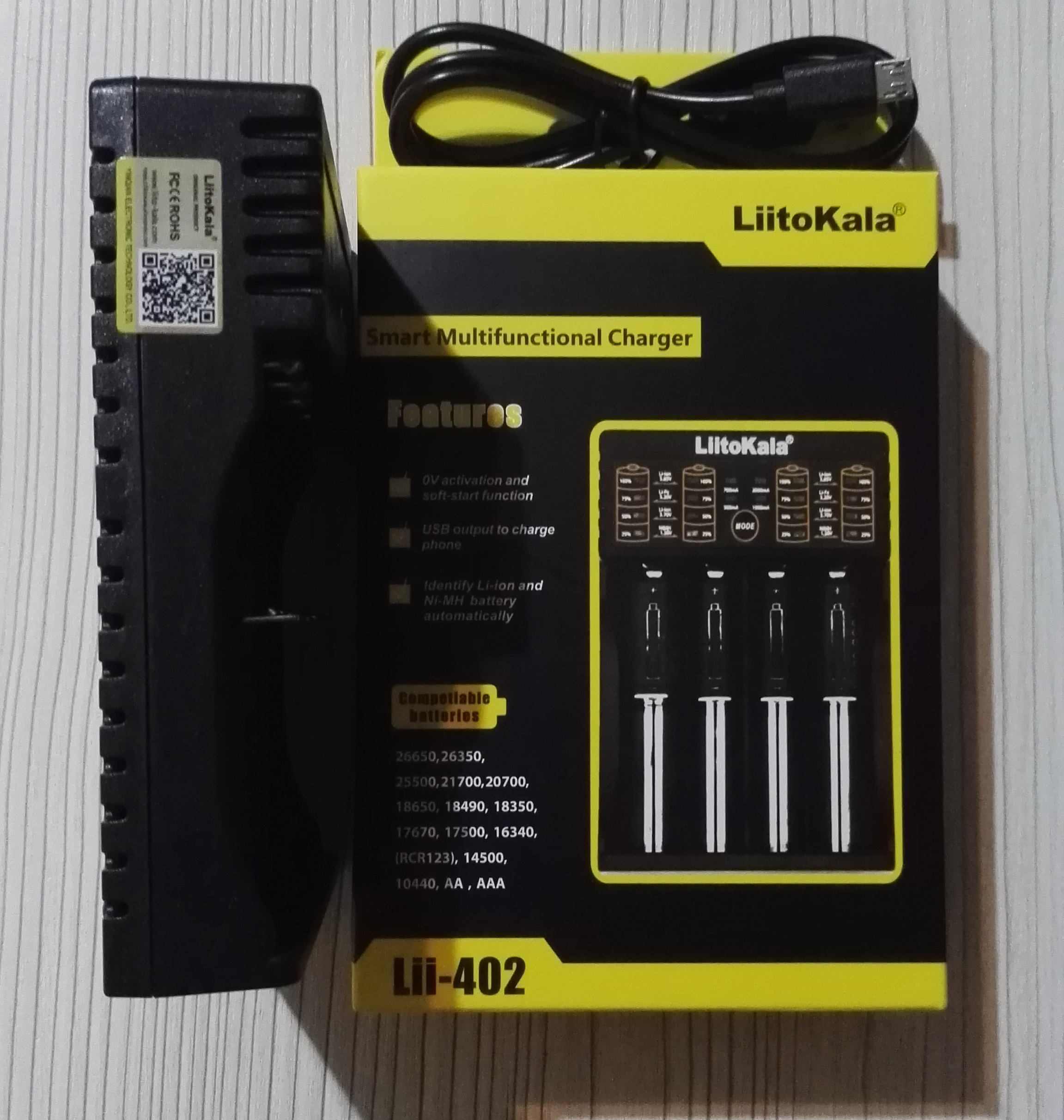 LiitoKala Lii-402 Зарядний пристрій всіх типів акумуляторів